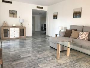 Monte Duquesa Plaza Palmeras close to Port and Beach