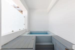 Mykonos Luxury Apartment with Jacuzzi