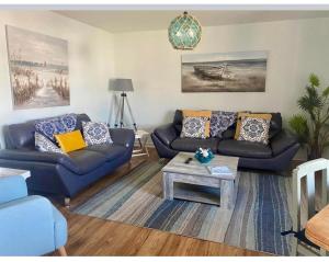 Stunning Coastal Retreat -Mins From Harbour Beach