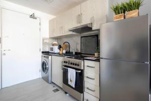 Frank Porter - Lakeside Tower C