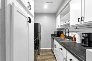Hot Location Only 2 Min Walk To AT&T Stadium Sleeps 8 FREE Parking