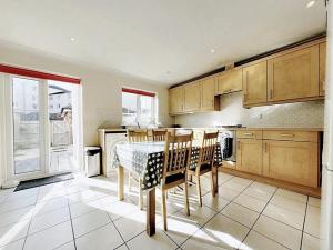 Cozy Seafront Escape