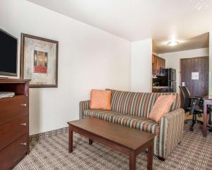 King Suite - Non-Smoking room in Mainstay Suites St. Robert - Fort Leonard Wood