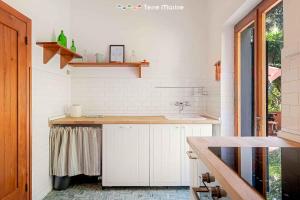 Firefly House, Terre Marine