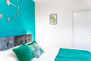Spacious House - City Centre - Perfect for Contractors & Families - 3 Bed House - Pool Table & Parking!