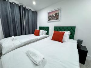 Spacious City Centre 2 Bedroom Flat with Hot Tub