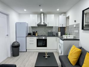 Spacious City Centre 2 Bedroom Flat with Hot Tub