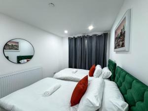 Spacious City Centre 2 Bedroom Flat with Hot Tub