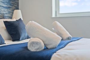 Spacious 2 bedroom Apartment-City Centre - Free Parking- Sleeps 5