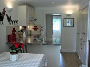 October House Holiday Cabin