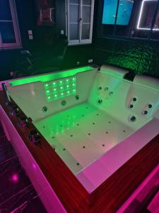 Appartements Suite Coquine avec jacuzzi YaoSpa60 : Appartement 1 Chambre