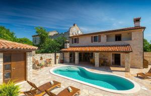 Villa Milica for 6 people - pet friendly eco house with private pool