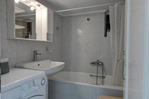 Great Apartment with Private Parking