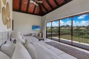 Luxury Cap Cana Villa with 3 Bedrooms, Plunge Pool, Maid, and Golf Course Access