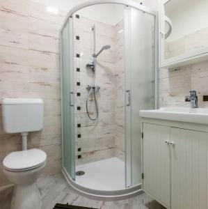 Malasits 2 private room with shared bathroom