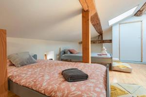 Maisons de vacances Gite de la Tour pour 10 personnes a Ganac : photos des chambres