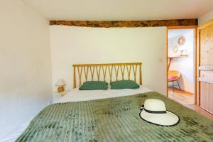 Maisons de vacances Gite de la Tour pour 10 personnes a Ganac : photos des chambres