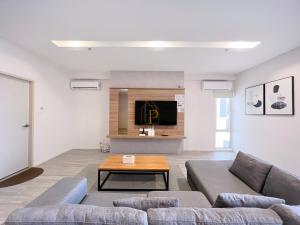 Paradise Perch Tanjung Aru Inifnity Pool 2BR