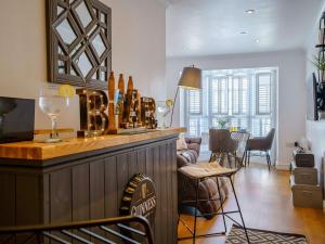 1 Bed in Tenby 82836