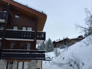 Appartements P2-3 esprit chalet sur les pistes de Courchevel : photos des chambres