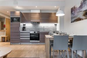 RukaHillChalet1 Ski In - Ski Out