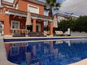 Villa Renes, with a private pool - Baños y Mendigo