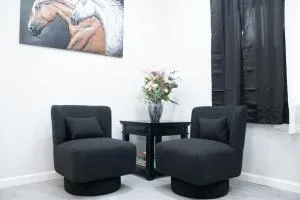 Spacious 3BR Home, River Views & Pet-Friendly - Cotter