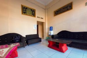 RedDoorz Syariah at Penginapan Kita Sungai Penuh