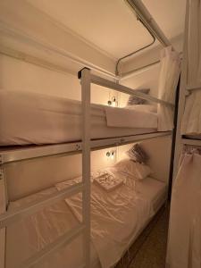 Twenty Two Place Hostel - Sukhumvit 22