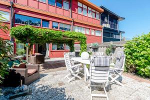 Apartment Garden & Bed