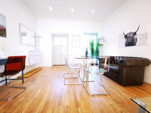 INVAL by ROCKCHAIR Apartments l SUPERHOST Status l 2 Bedrooms Boxspringbeds 2 Bathrooms in City Center "Mitte" - Cozy Maisonette Family & Business Flair welcomes you!