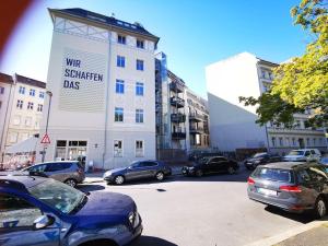 INVAL by ROCKCHAIR Apartments l SUPERHOST Status l 2 Bedrooms Boxspringbeds 2 Bathrooms in City Center "Mitte" - Cozy Maisonette Family & Business Flair welcomes you!