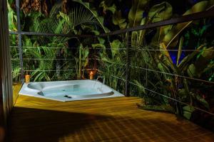 Natural Lodge Containers