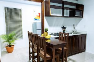 Natural Lodge Containers