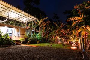 Natural Lodge Containers