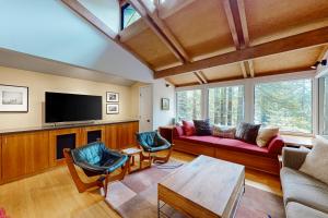 Windsong Redwood Retreat