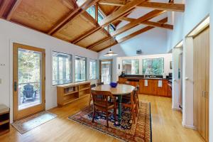 Windsong Redwood Retreat