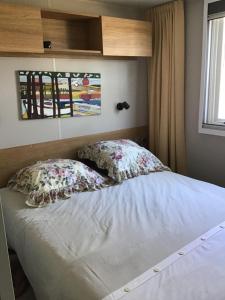 MH 557 TOUT confort 40m2 3ch dont suite parentale 2 salles de bain avec vue sur forêt dans camping 4 étoiles