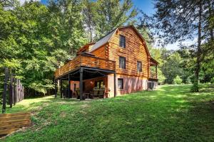 Cozy Cabin Where Comfort Meets Fun!