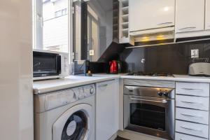 Chiado Center 1BDR Flat by LovelyStay