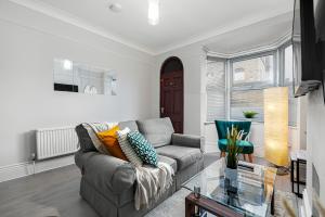 Stylish 4-Bed Home in Sheffield