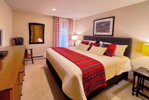 E5 Beautiful Bretton Woods slopeside home amazing views of Mount Washington Hot Tub AC