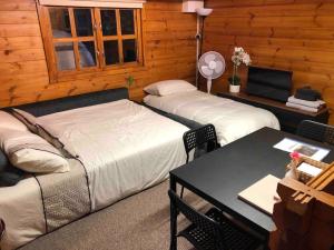 Self catering log cabin 5 mins from Kilkenny City Eircode R95 HH9W