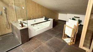 Villa El Secreto, Luxury con piscina, sauna e idromassaggio, 4 camere e 3 bagni, vicina al mare e montagna img43