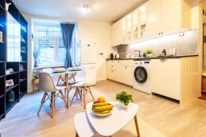 Old town 2 rooms apartment garden free parking