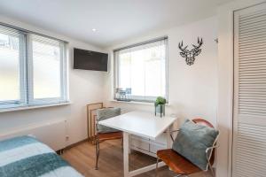 Studio 4 u with private parking