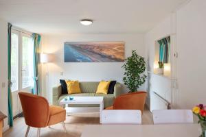 Annes Family Home with private parking