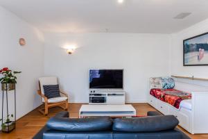 Studio Tara at the Beach with Private Parking