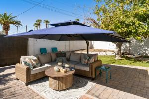 Heated pool, Sports Court, Pool table, King beds