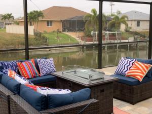 Coral Vista-New Beautiful 3 Bedroom with Pool Canal